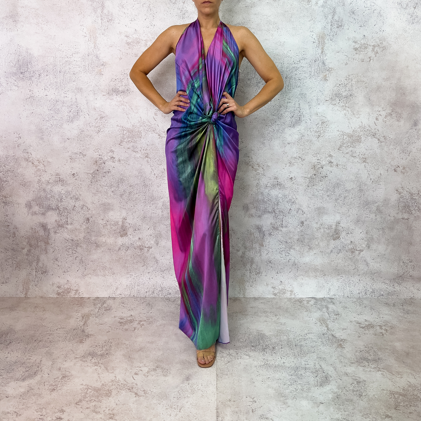 Vestido halter nudo rosa/verde.