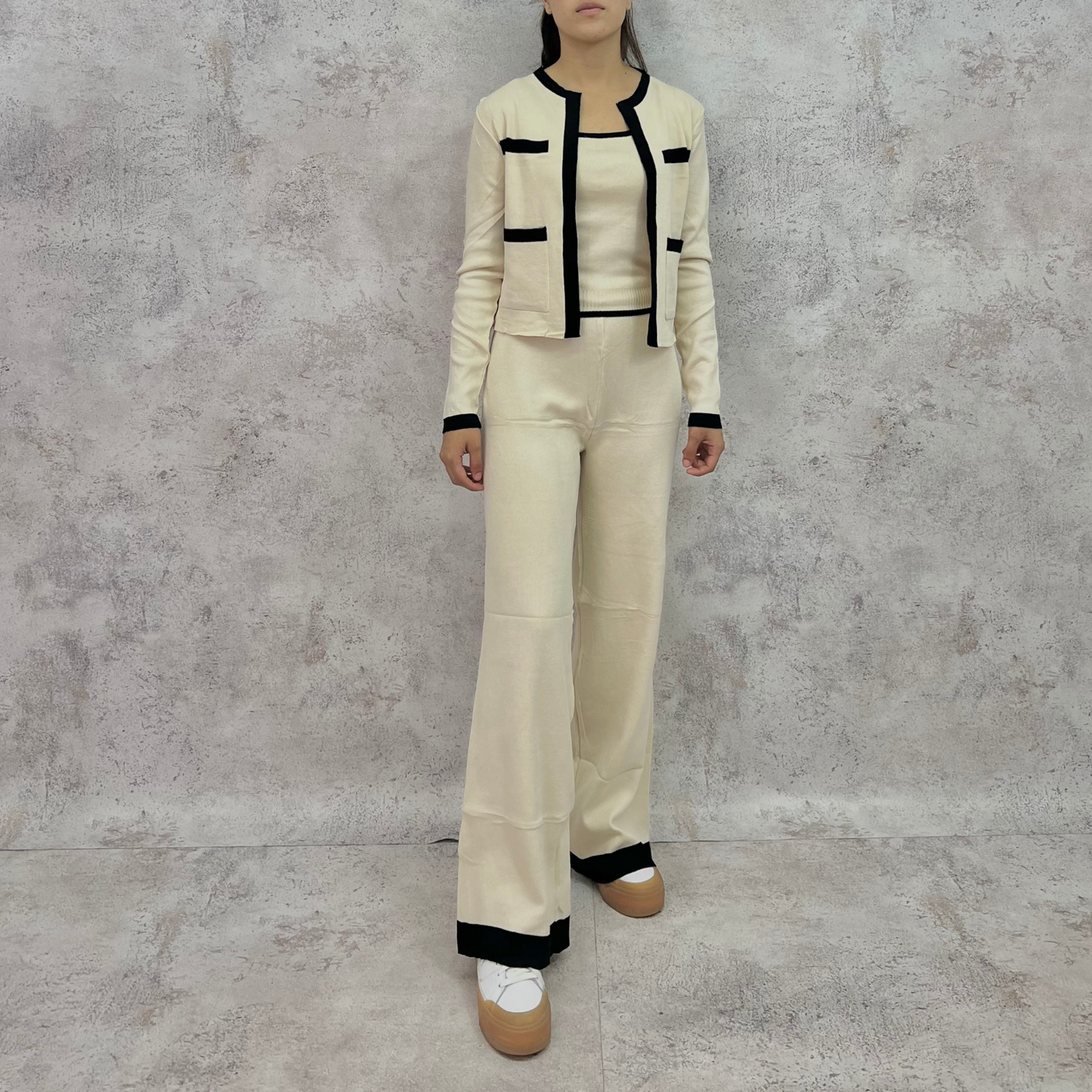 Set de tres piezas tejido beige