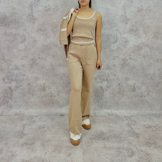 Set de punto fino tres piezas moka.