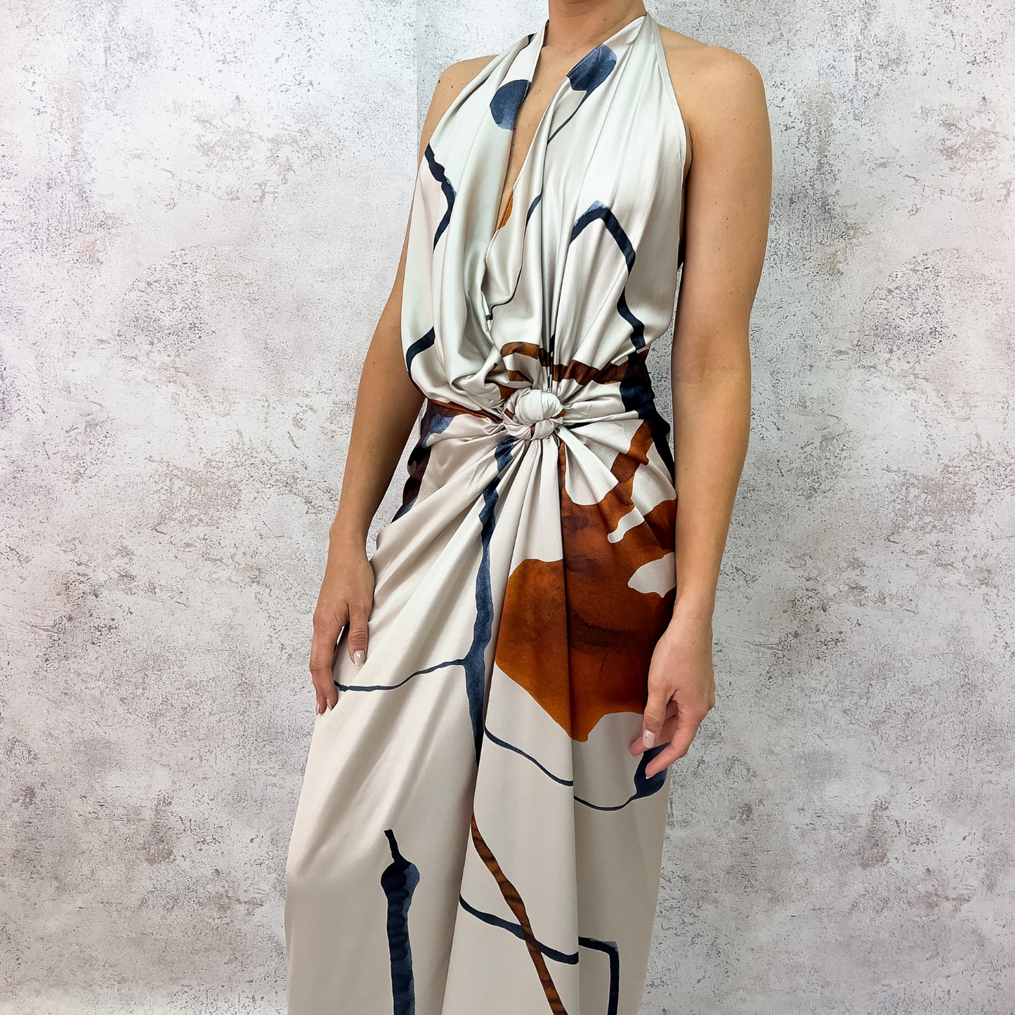 Vestido midi beige estampado colores.