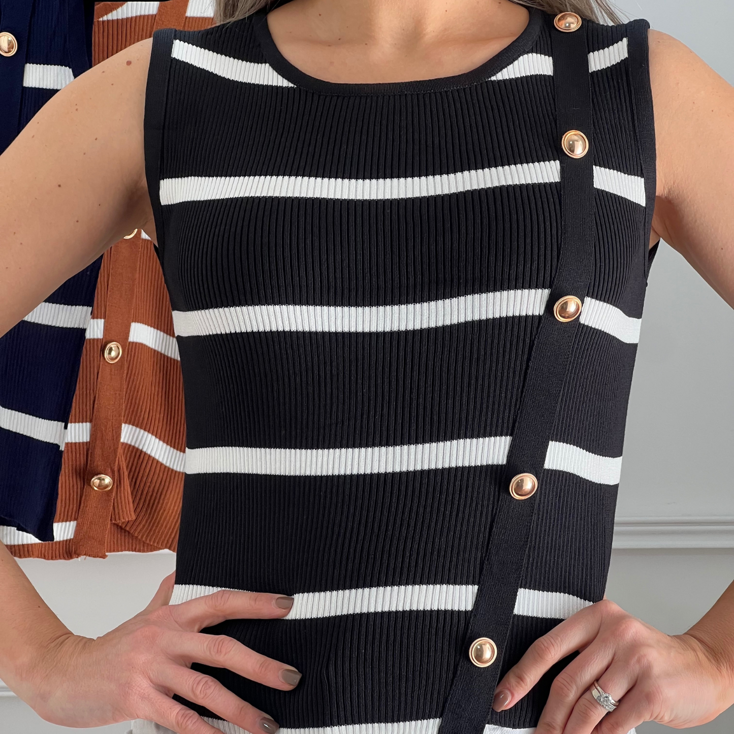 BLUSA RAYAS NEGRA