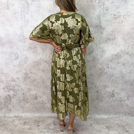 Vestido olivo flores doradas.