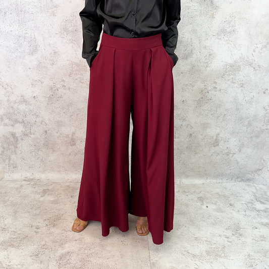 Pantalón acampanado burgundi.