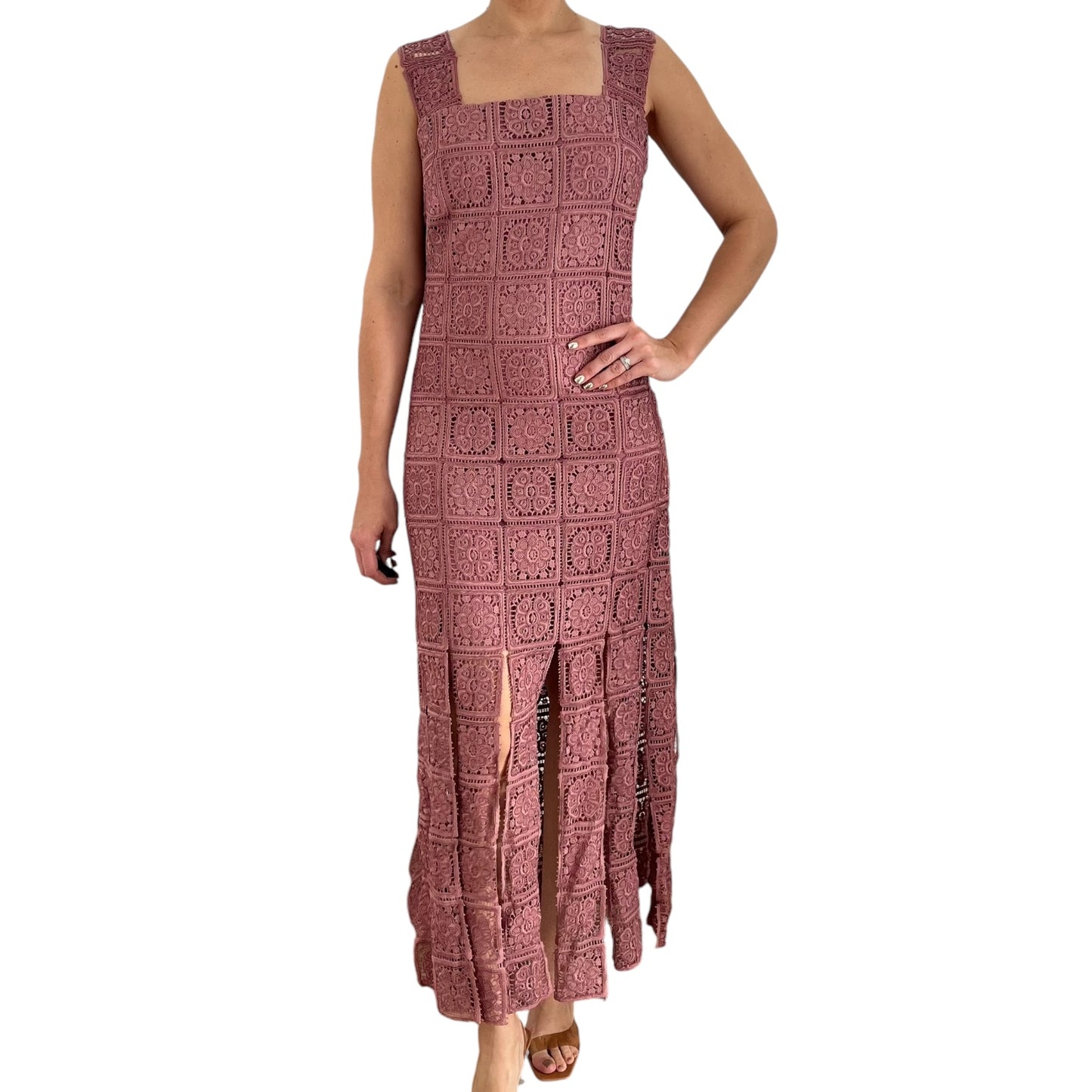 VESTIDO DE ENCAJE RECORTES FALDA