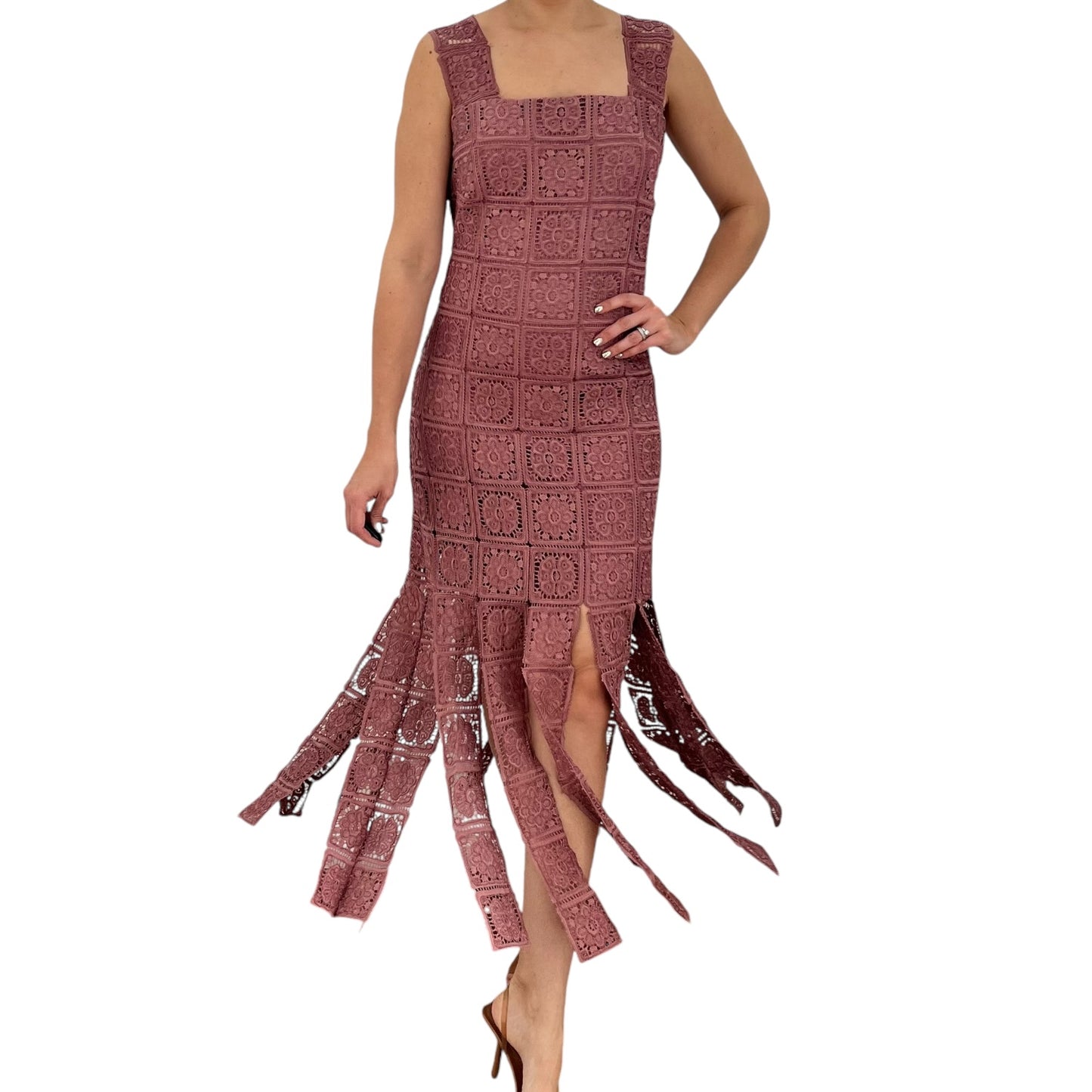VESTIDO DE ENCAJE RECORTES FALDA