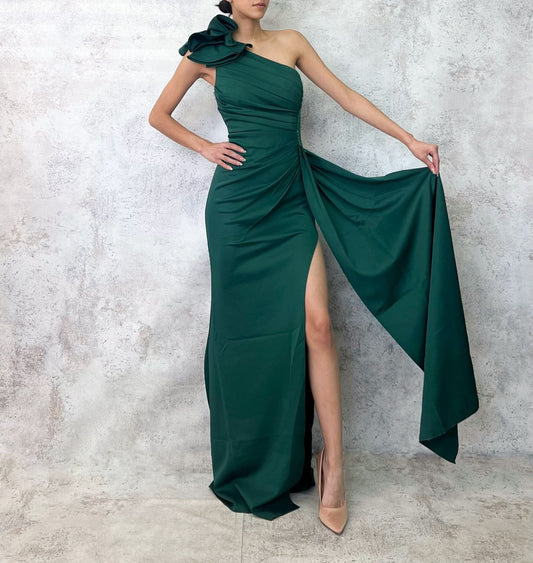 Vestido largo drapeado olan un hombro verde