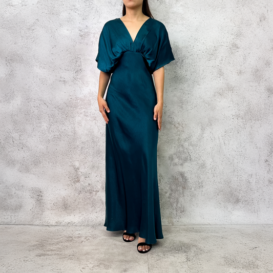 Vestido manga amplia verde jade.