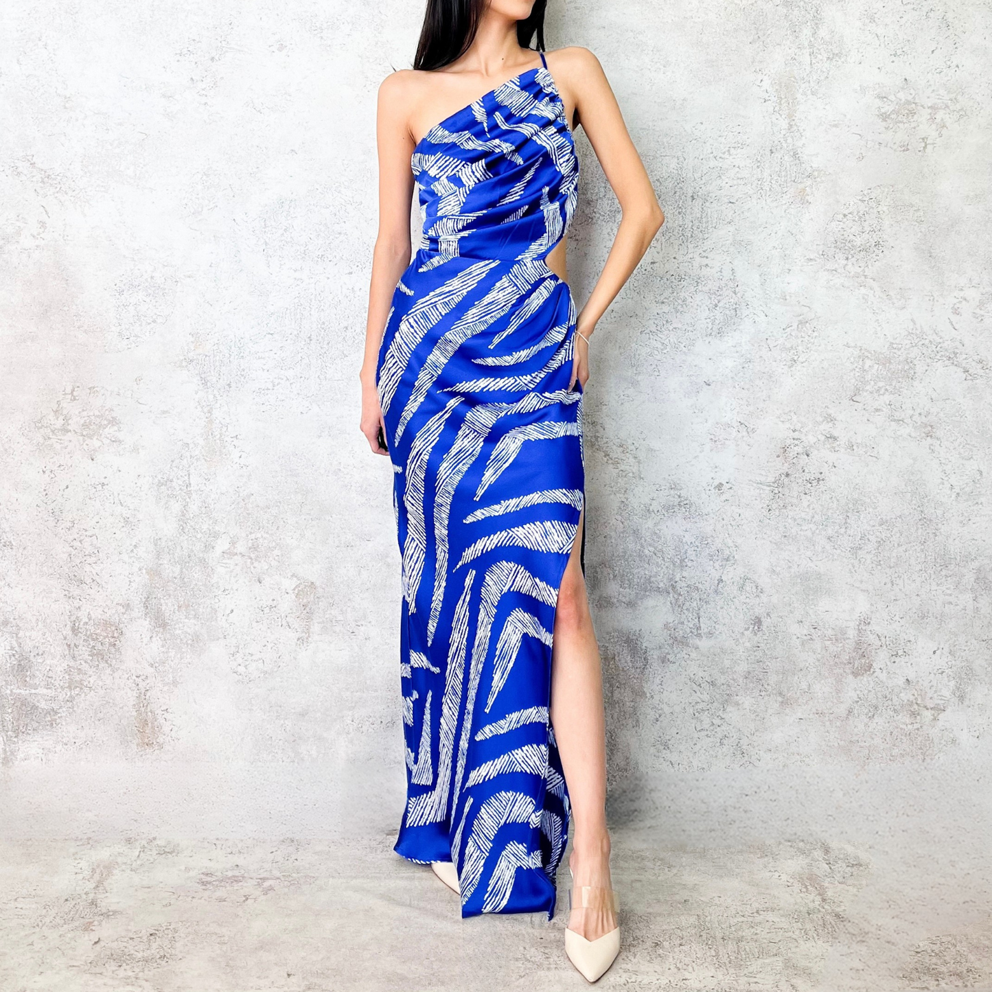 Vestido largo azul rey satinado