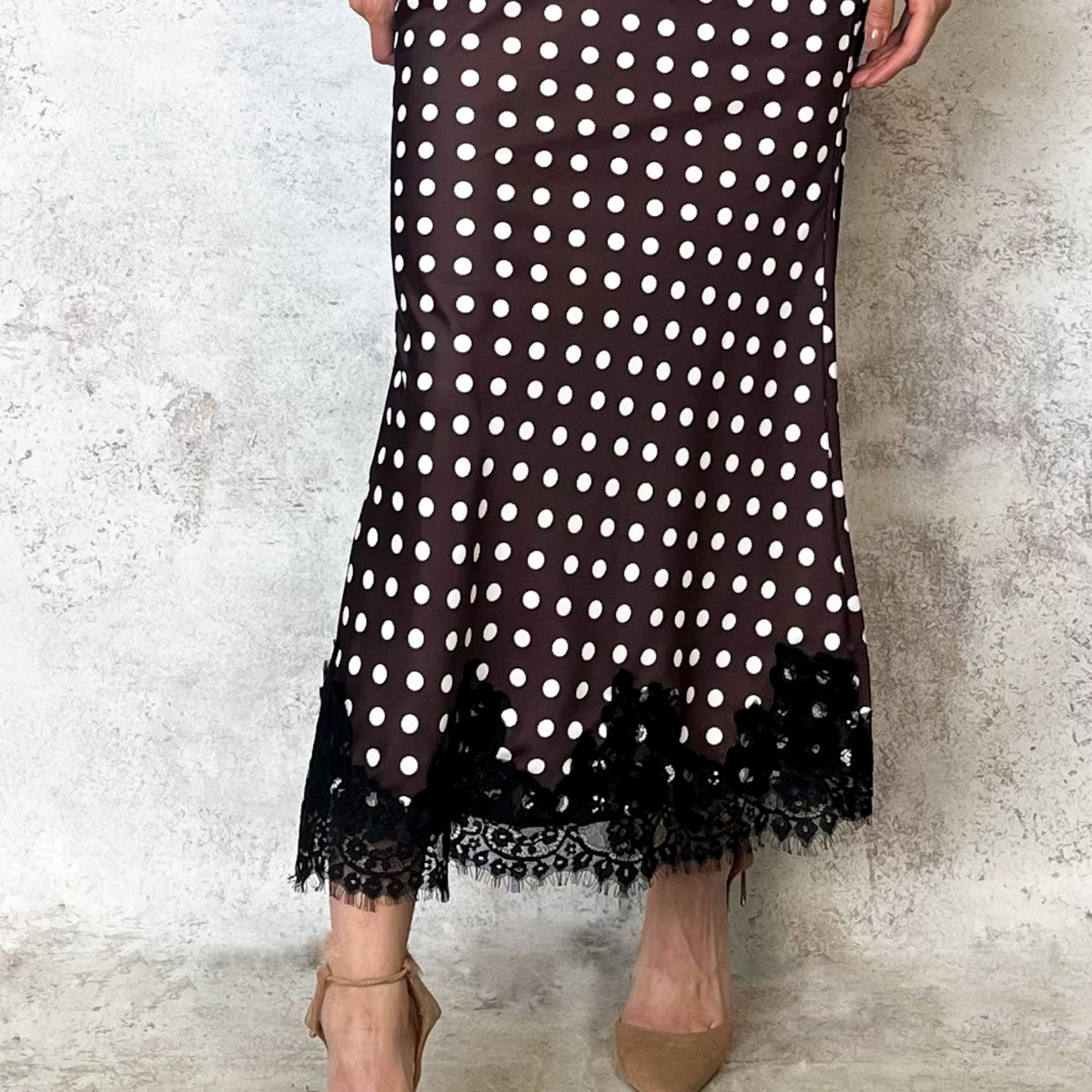 Falda satinada cafe polka dots