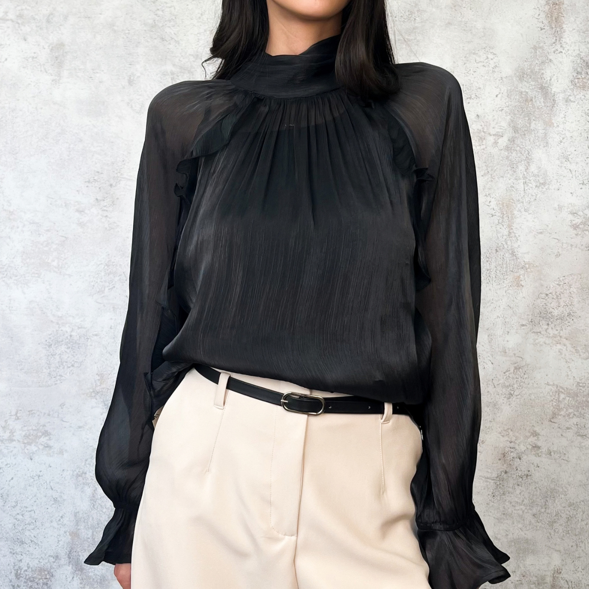 Blusa de organza negra