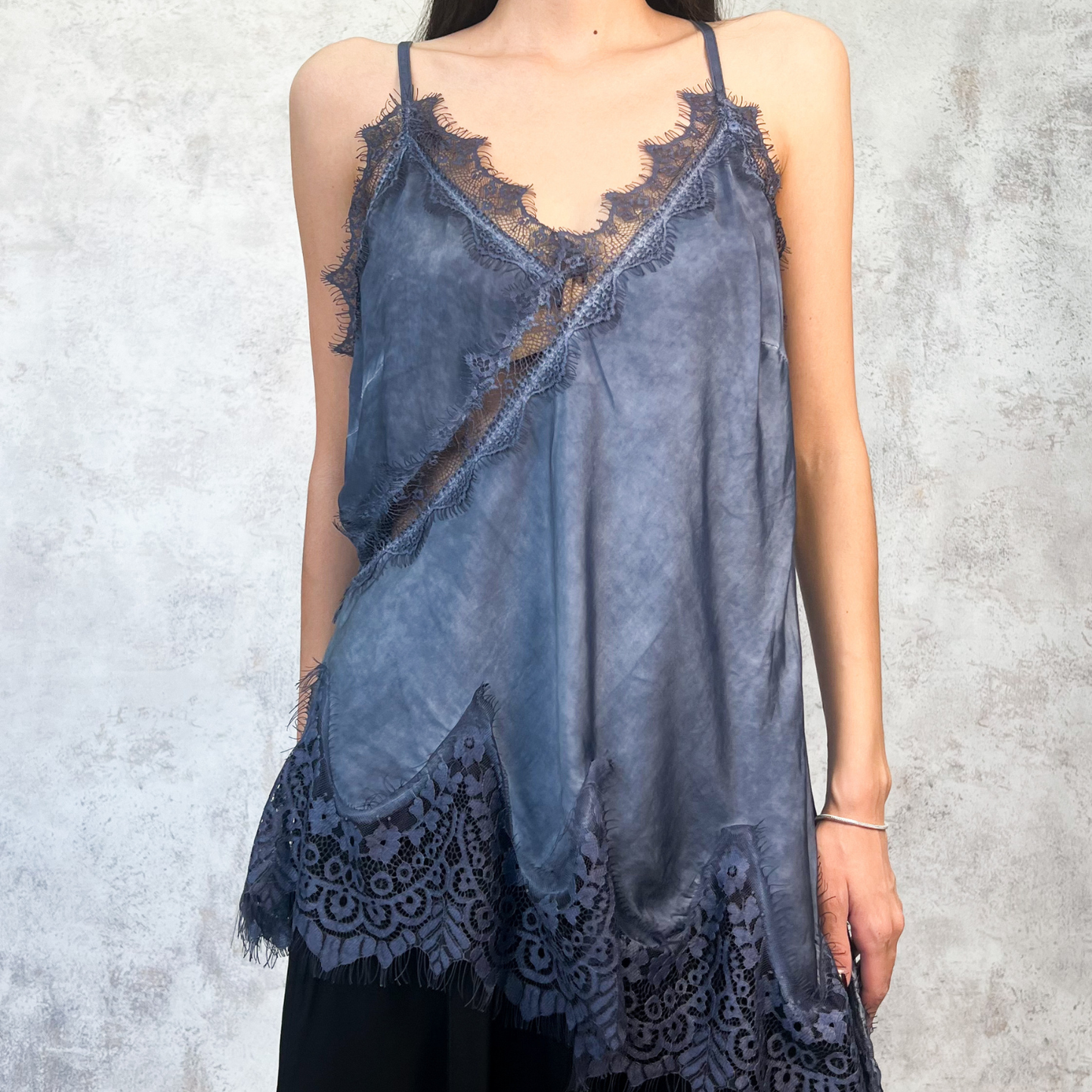 Blusa tirantes azul encaje