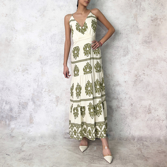 Vestido en corte midi tirantes estampado verde