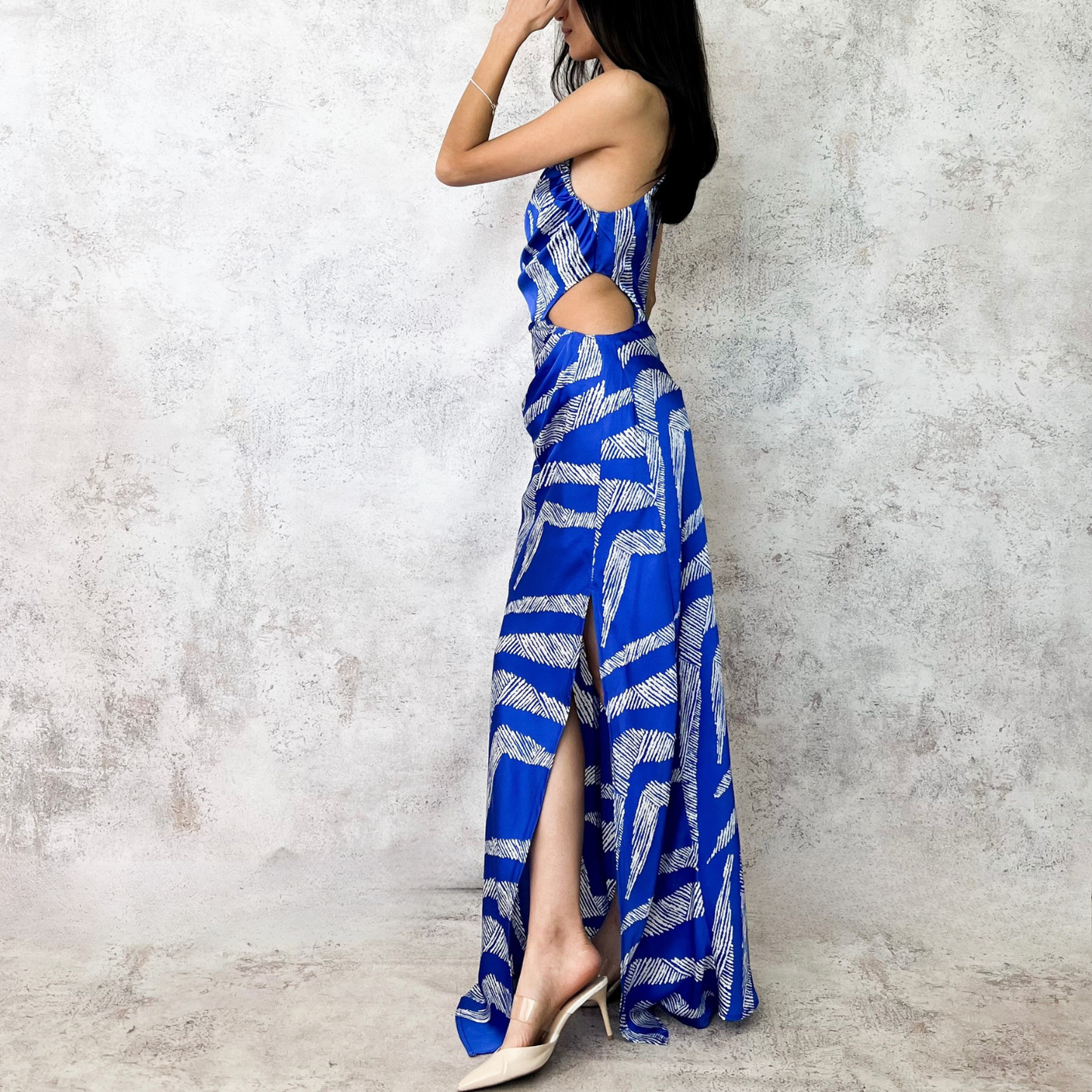 Vestido largo azul rey satinado