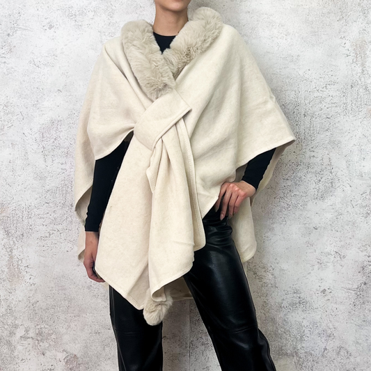 Poncho piel sintética alrededor beige