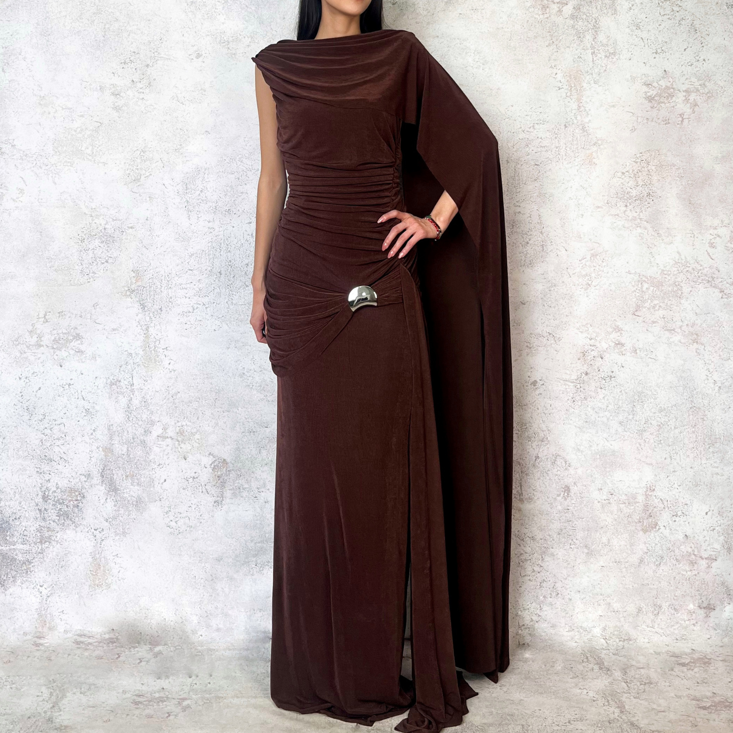 Vestido largo asimétrico café