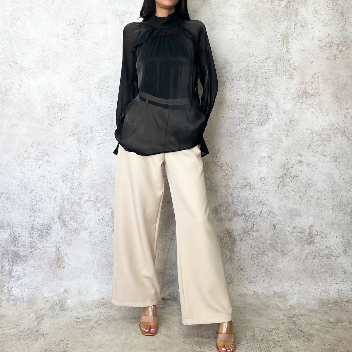 Blusa de organza negra