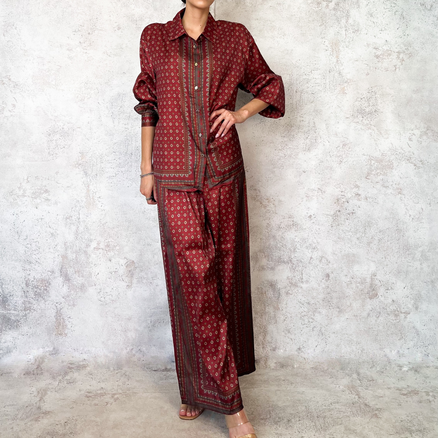 Conjunto satinado estampado vino