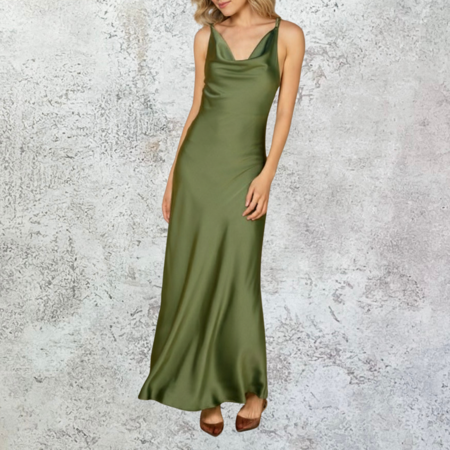 Vestido largo satinado verde con espalda cruzada
