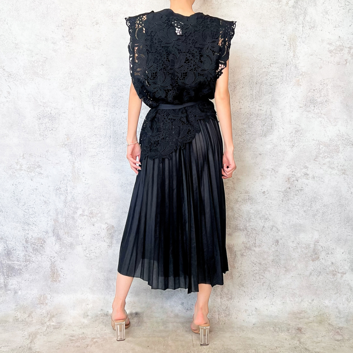 Vestido midi ensamble guipiur negro