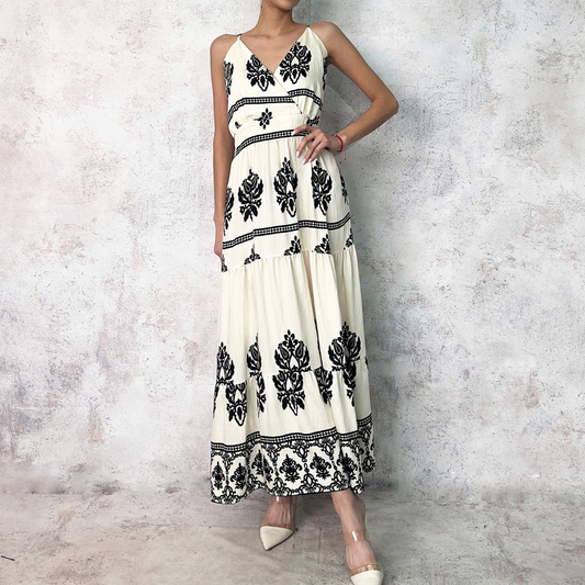 Vestido en corte midi tirantes estampado negro