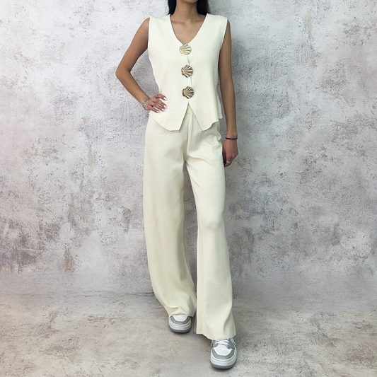 Set de punto chaleco y pantalón beige