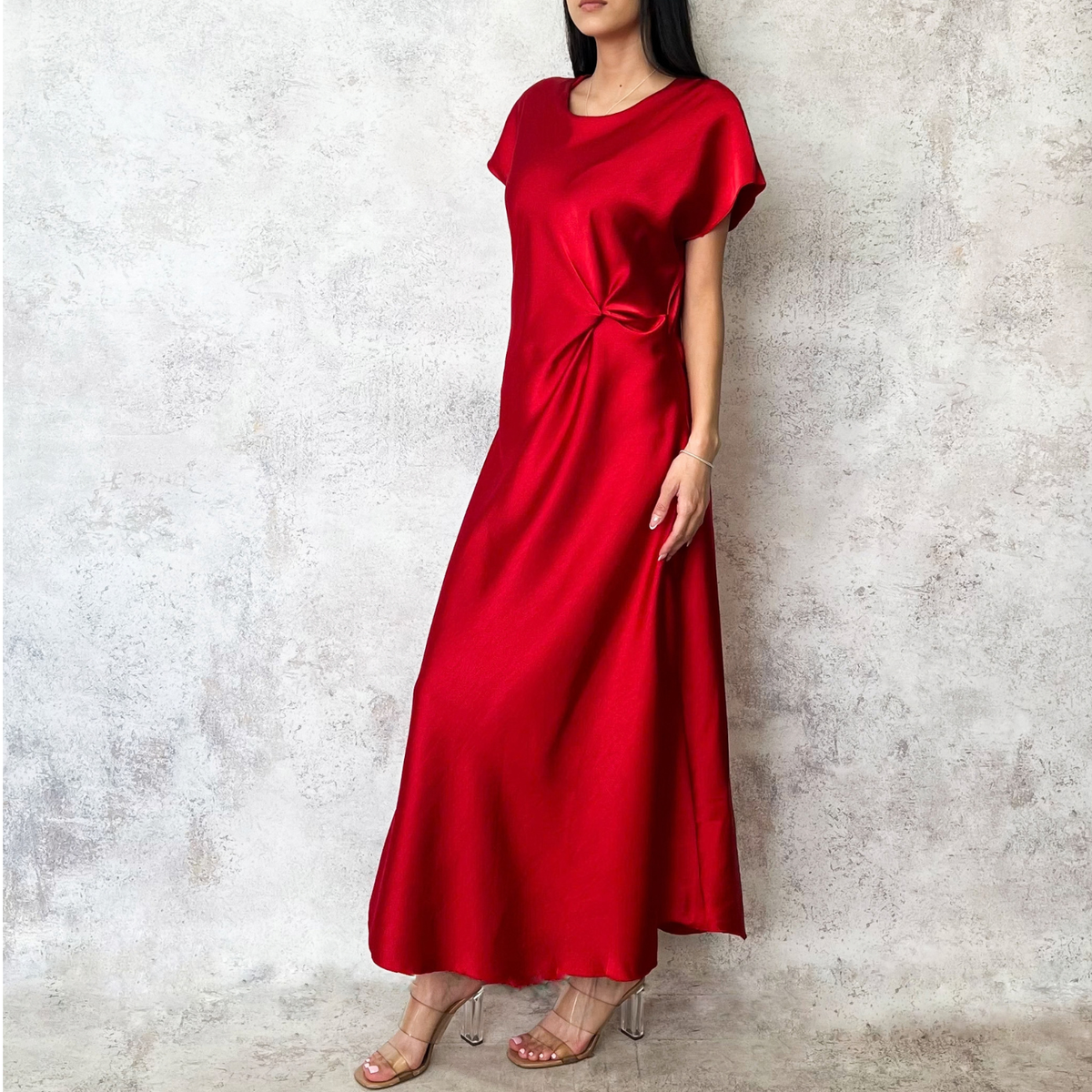 Vestido midi satinado rojo