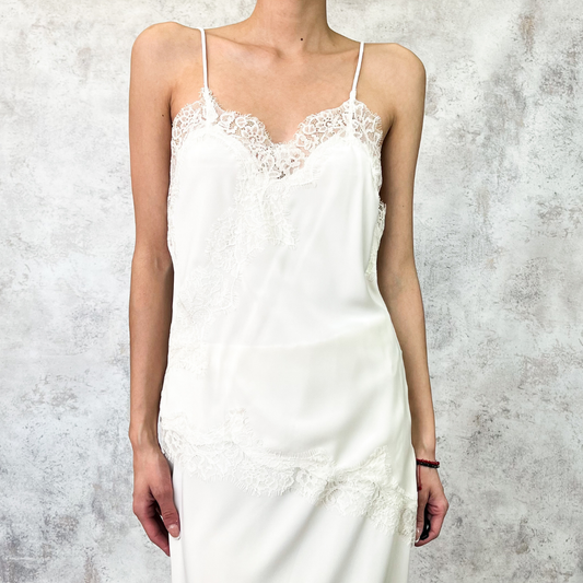 Blusa asimétrica satinada con encaje ivory