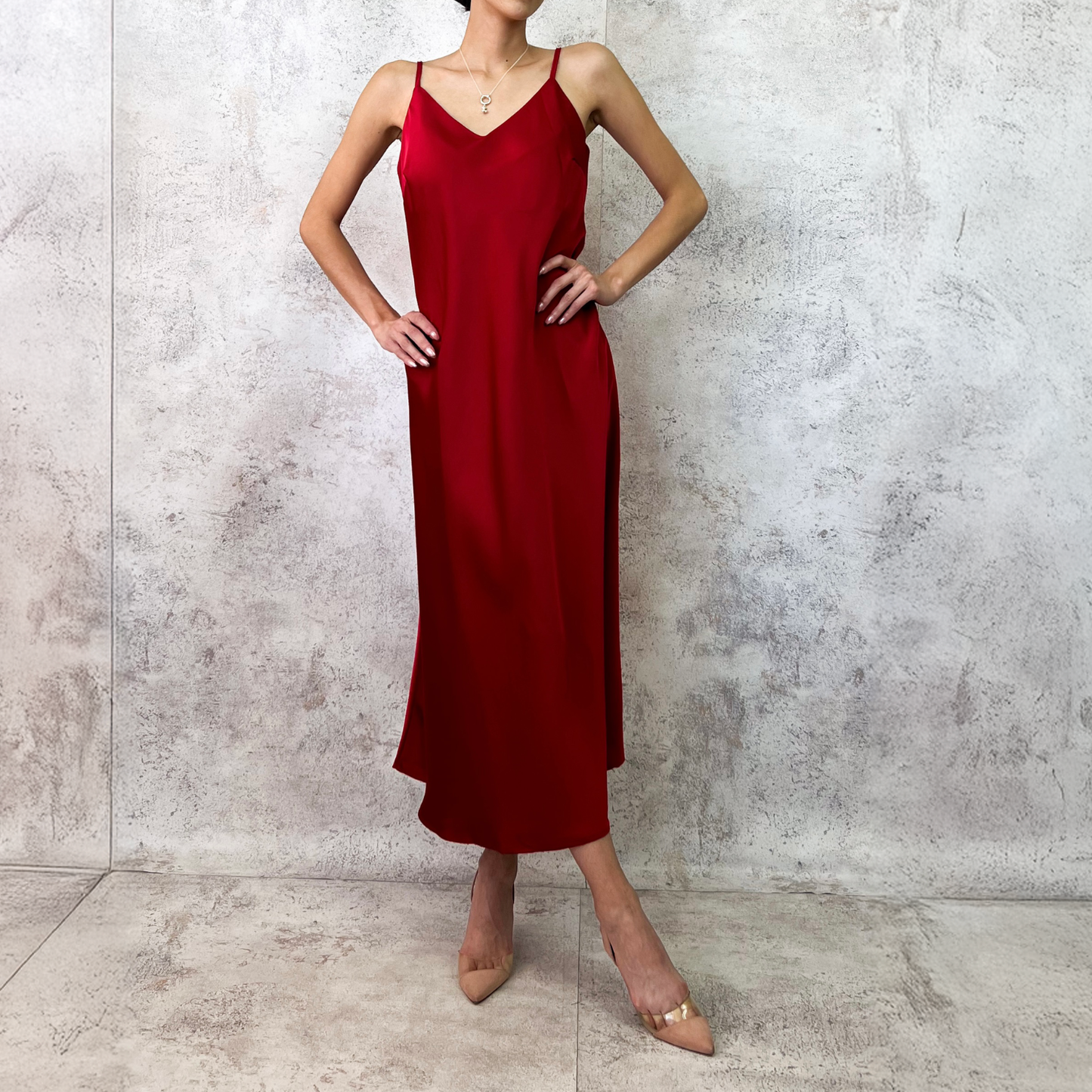 Vestido rojo con capa de gasa