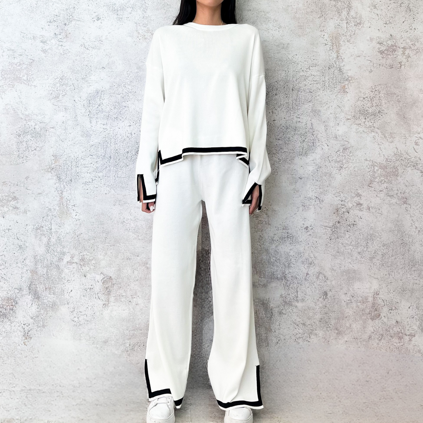 Set tejido blanco con raya negra