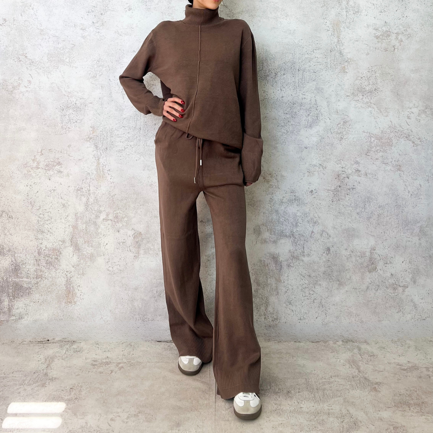 Set de punto marrón en cuello alto cárdigan largo