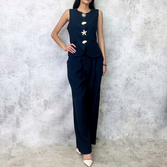 Conjunto de chaleco y pantalón con botones de figuras azul