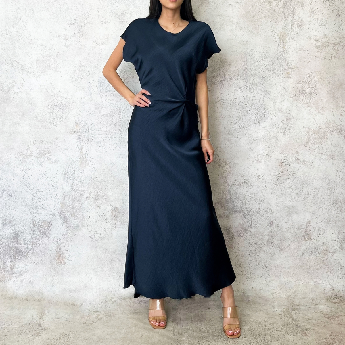 Vetsido midi satinado azul marino