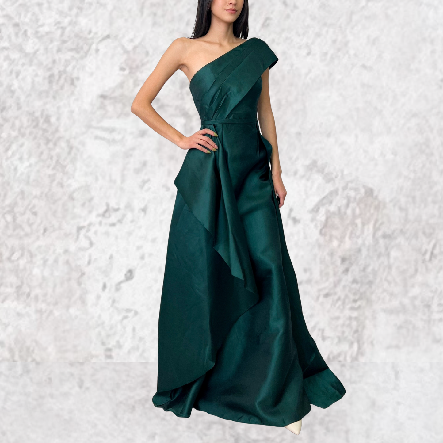 Vestido largo verde esmeralda con sobrefalda