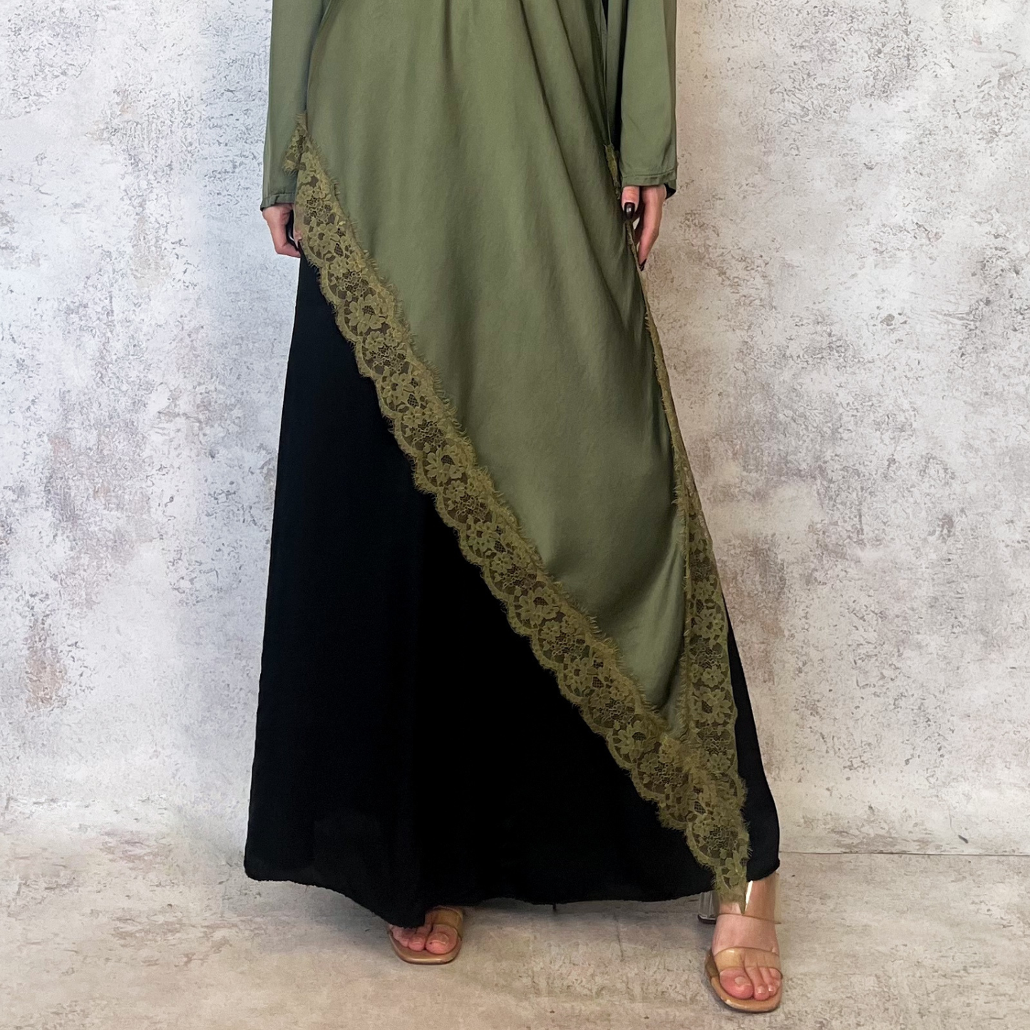 Blusa asimetrica con encaje verde