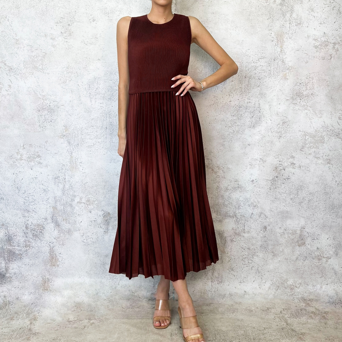Vestido midi ensamble guipiur vino