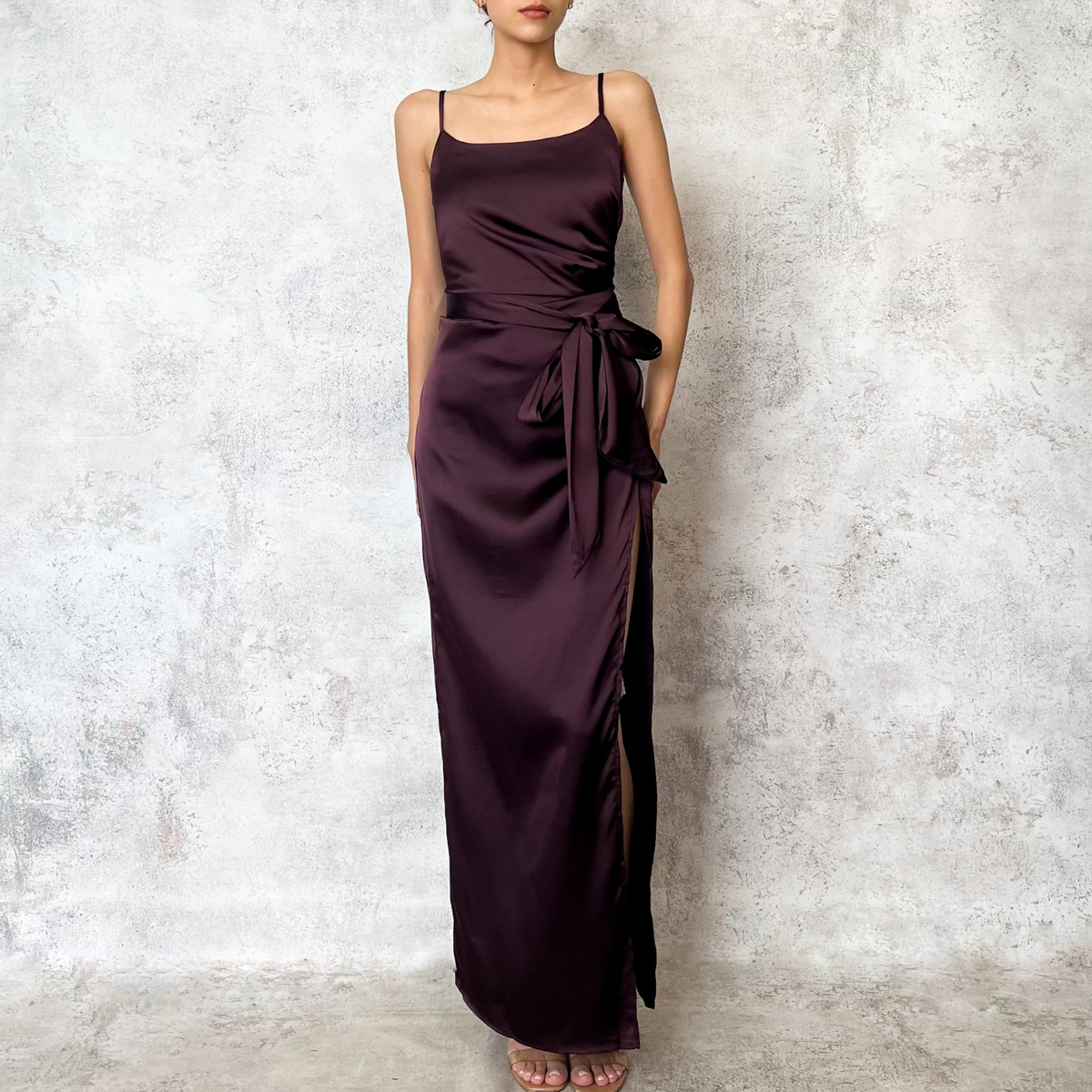 Vestido midi satinado scarf vino