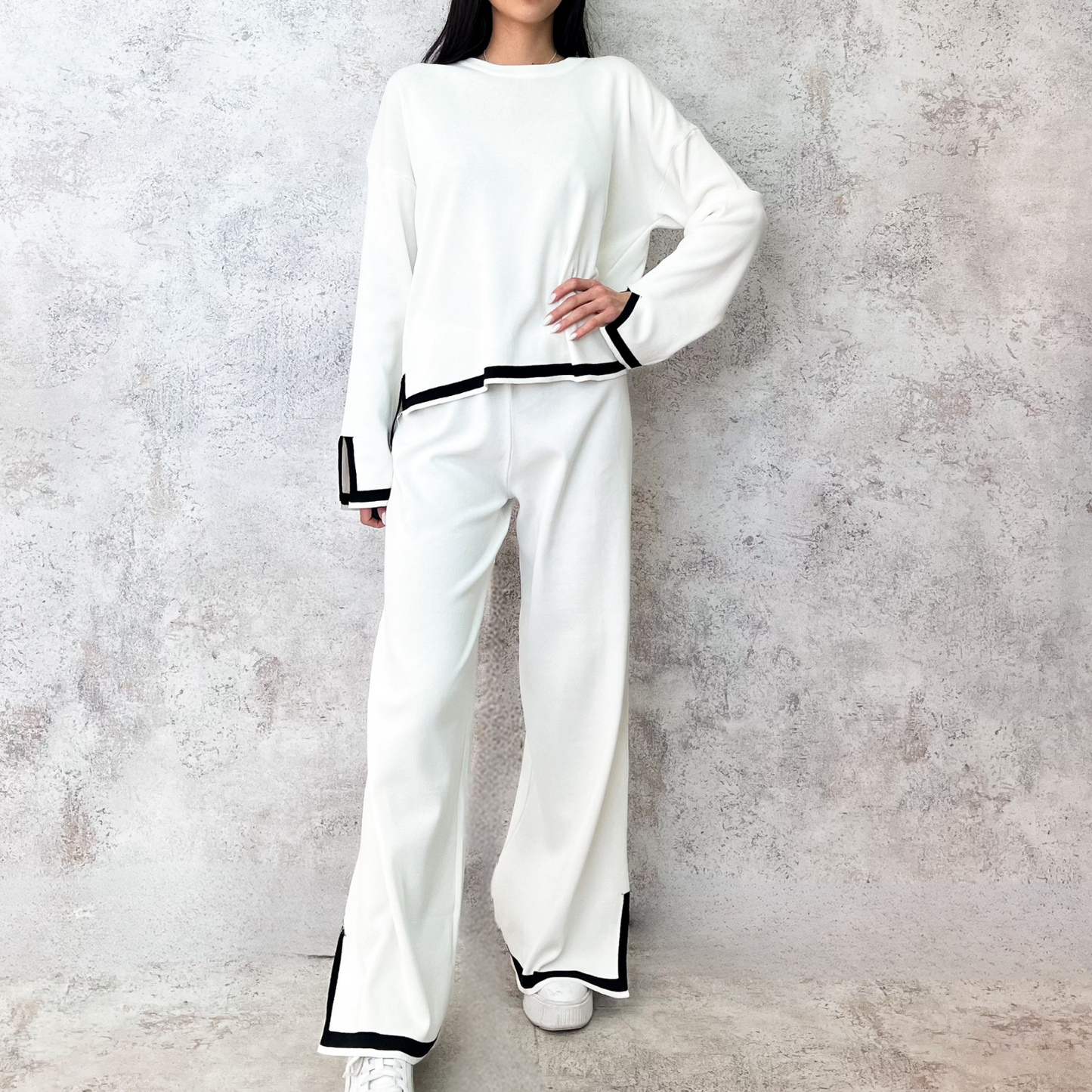 Set tejido blanco con raya negra