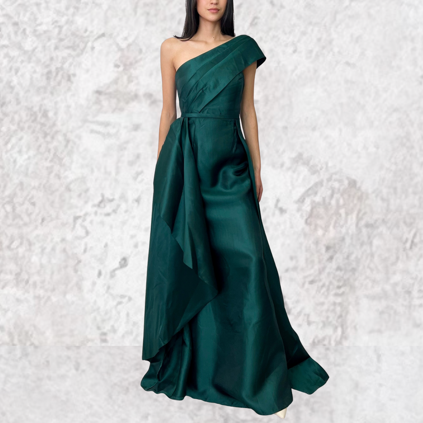 Vestido largo verde esmeralda con sobrefalda