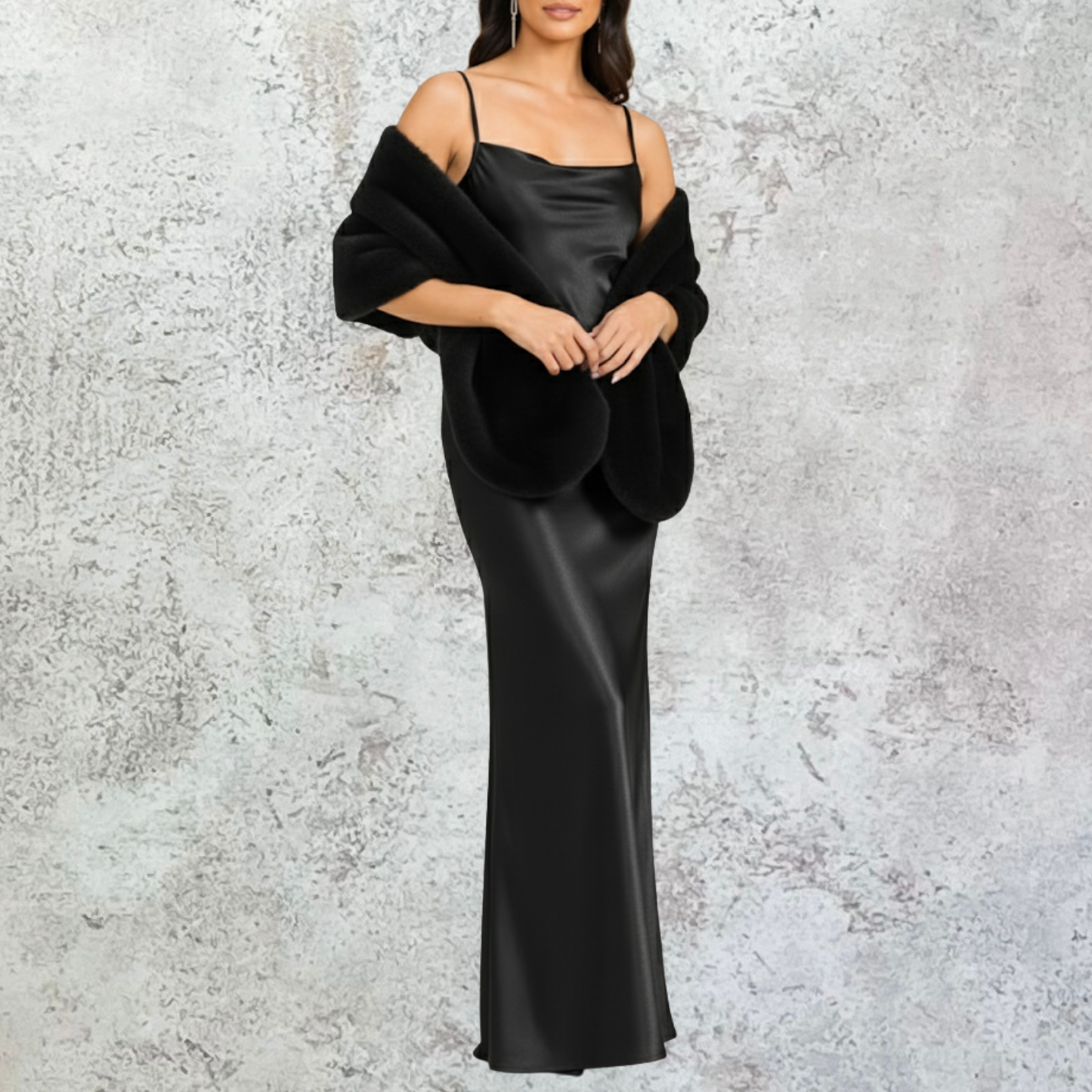 Vestido largo satinado negro con solapa de peluche