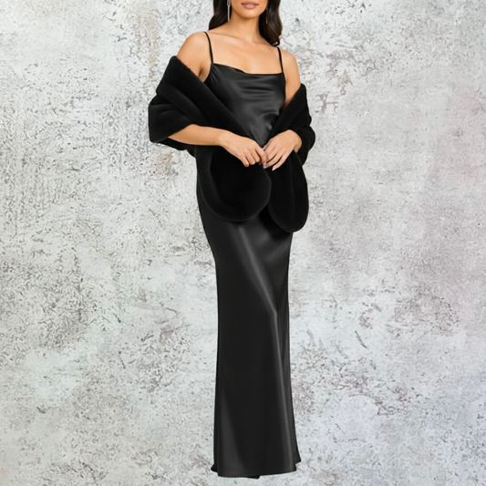 Vestido largo satinado negro con solapa de peluche