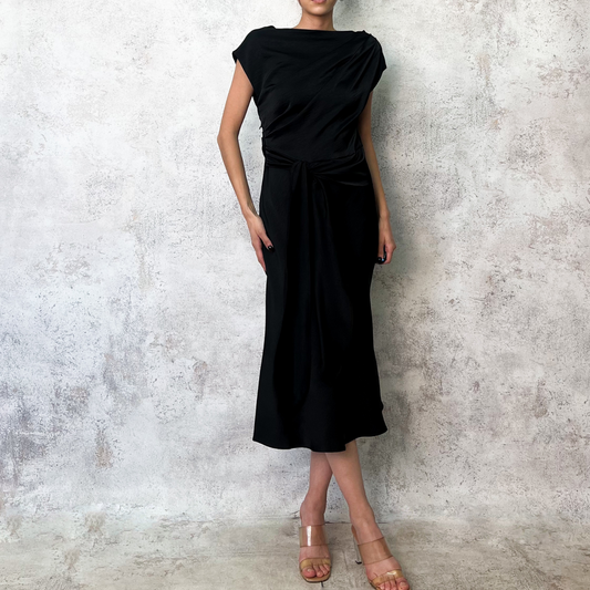 Vestido midi negro manga corta
