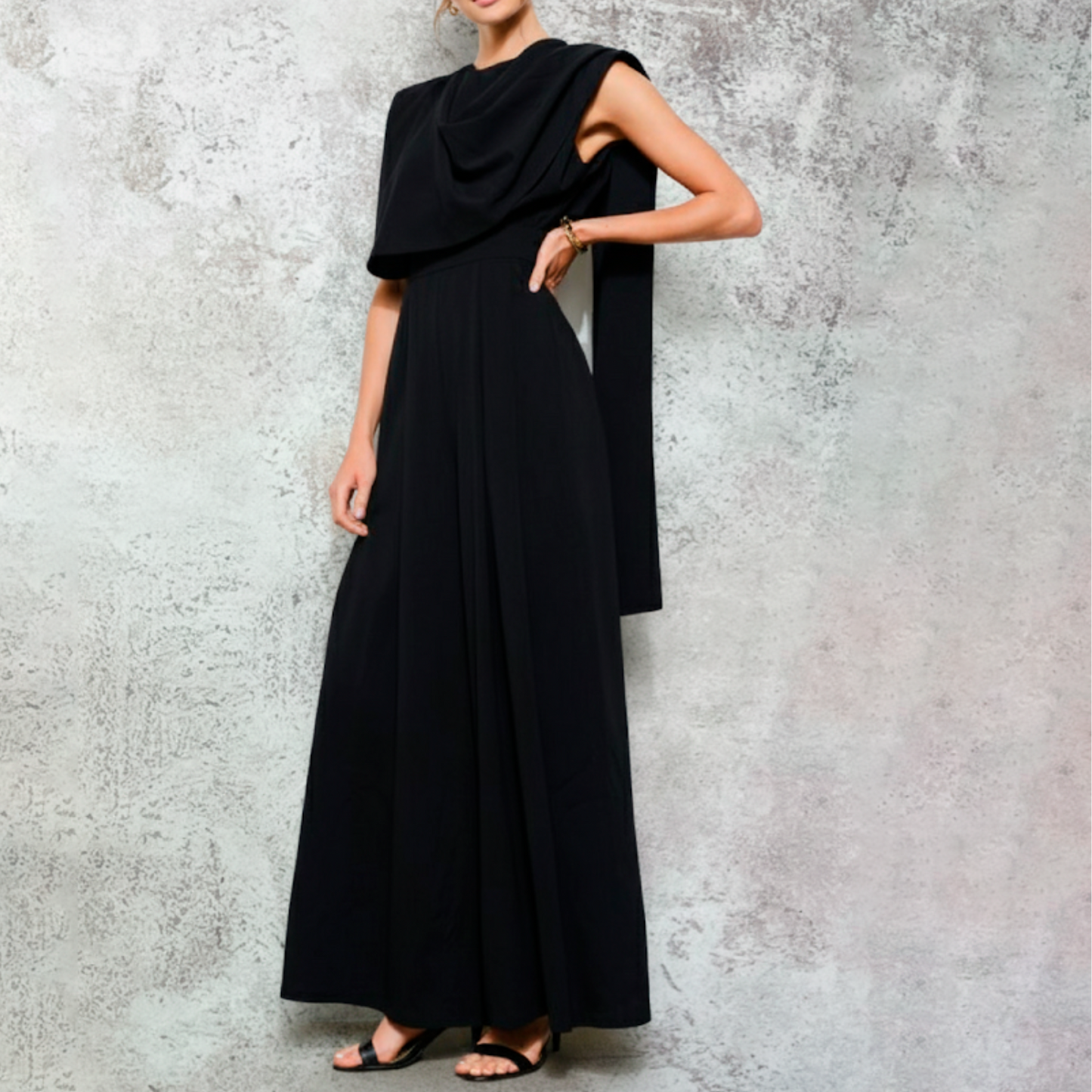 Jumpsuit largo con cuello drapeado
