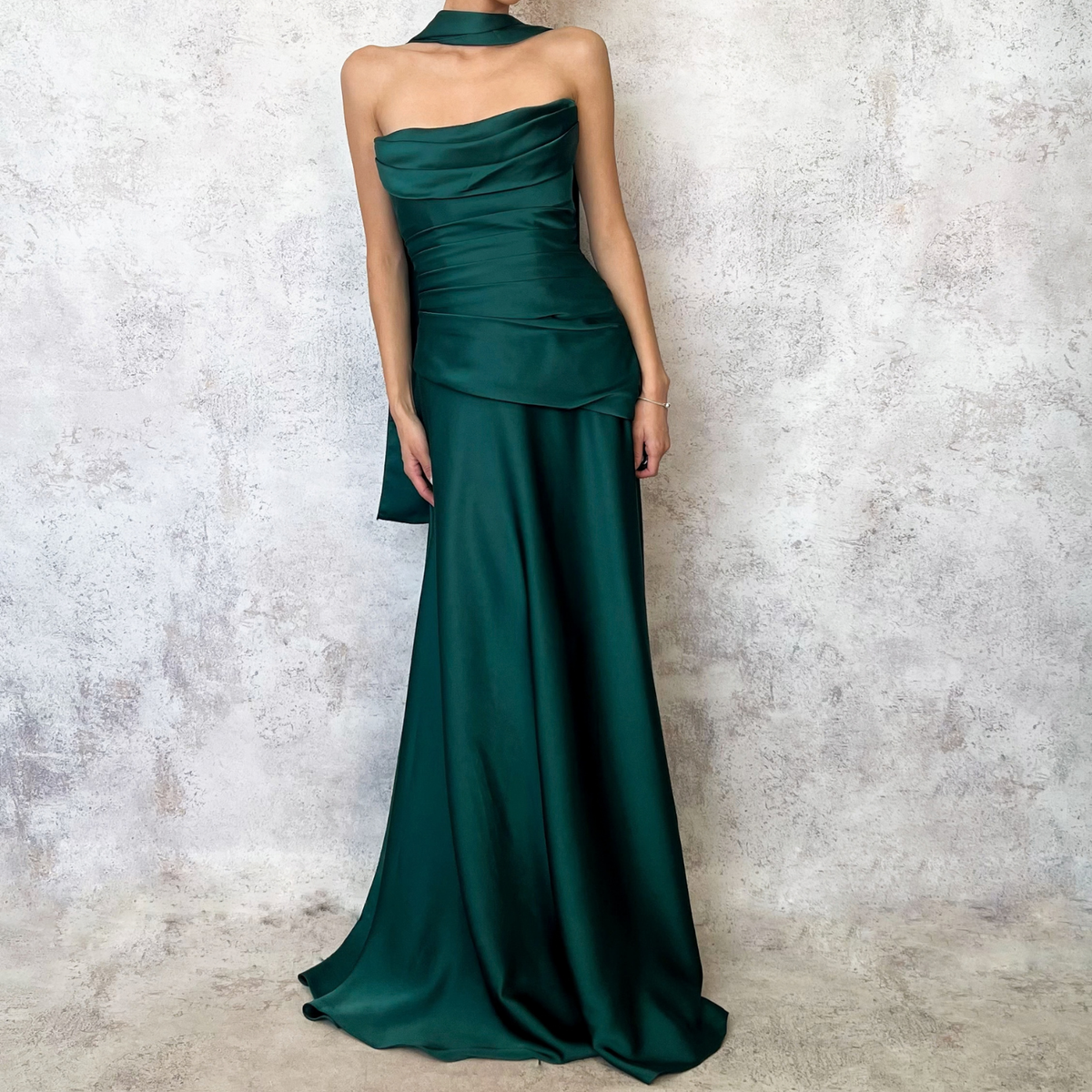 Vestido largo strapless verde esmeralda