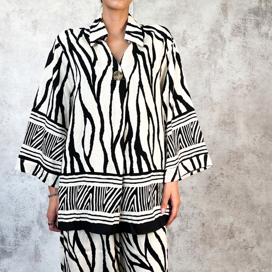 Conjunto blanco rayado negro