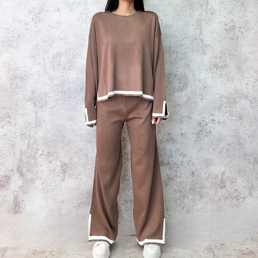 Set tejido taupe con raya blanca