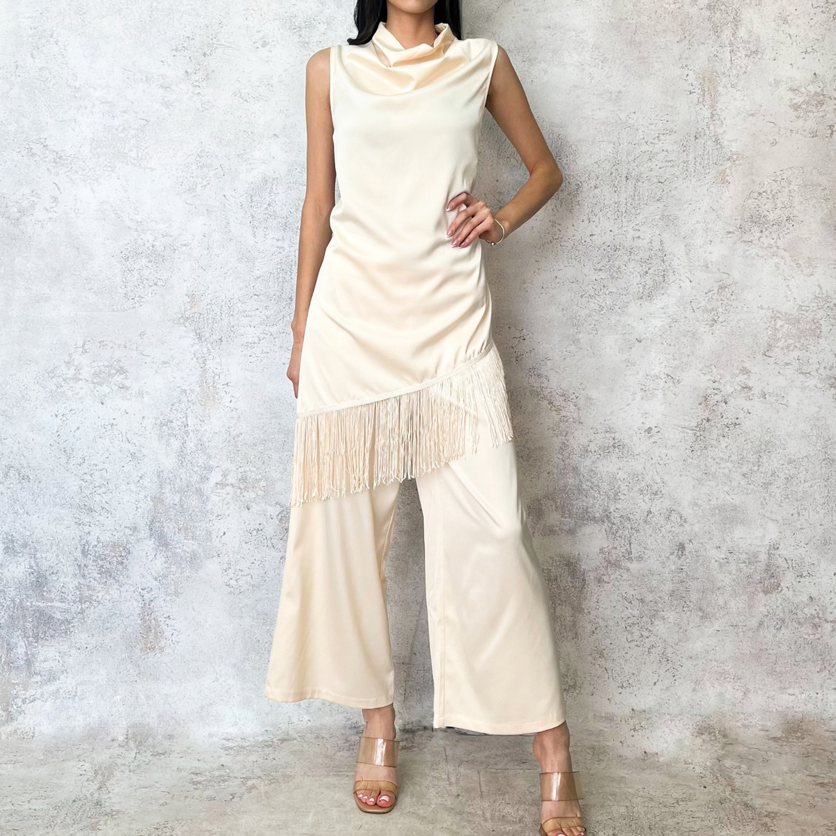 Conjunto beige de flecos