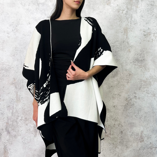 Capa estampada blanco y negro.