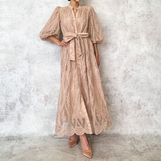 Vestido midi taupe bordado organza