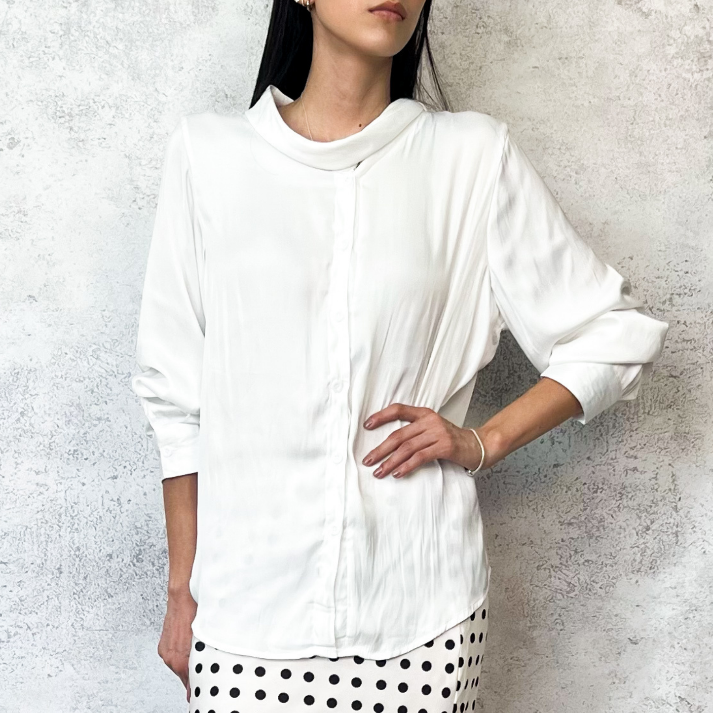 Blusa satinada blanca