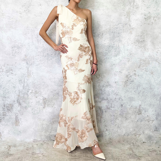 Vestido midi beige con flores resaltadas